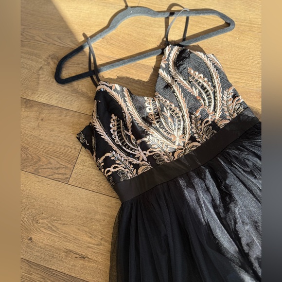 NEW Red Dress Elegant Black and Gold Evening Gown - Picture 16 of 16